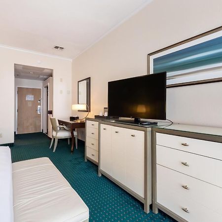 Quality Inn & Suites Conference Center Уинтър Хевън Екстериор снимка