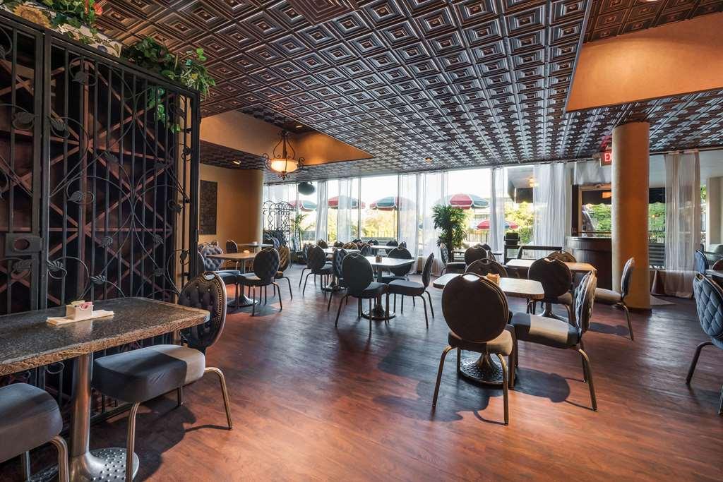 Quality Inn & Suites Conference Center Уинтър Хевън Ресторант снимка