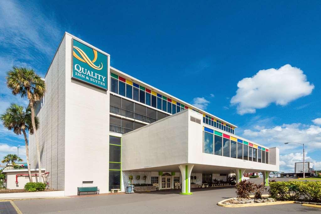 Quality Inn & Suites Conference Center Уинтър Хевън Екстериор снимка
