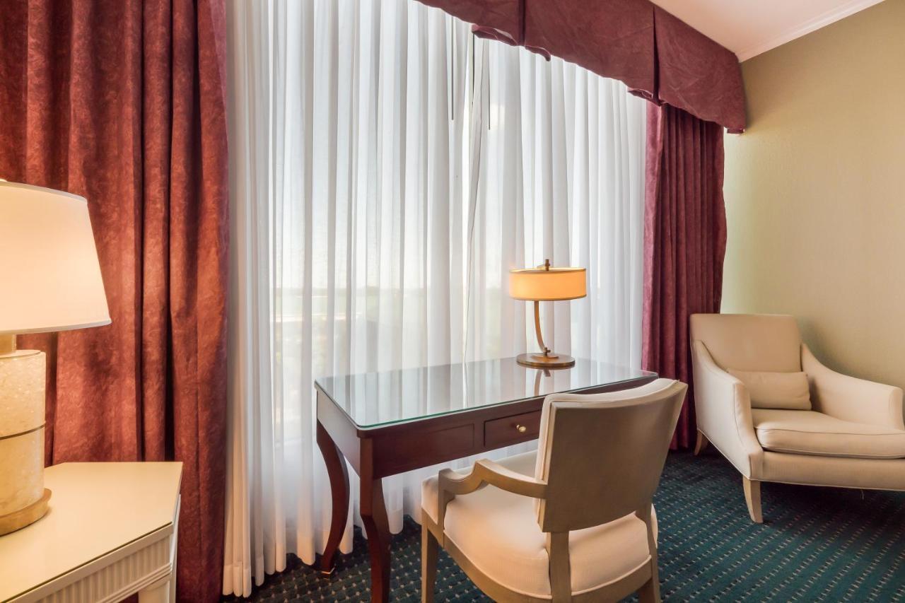 Quality Inn & Suites Conference Center Уинтър Хевън Екстериор снимка