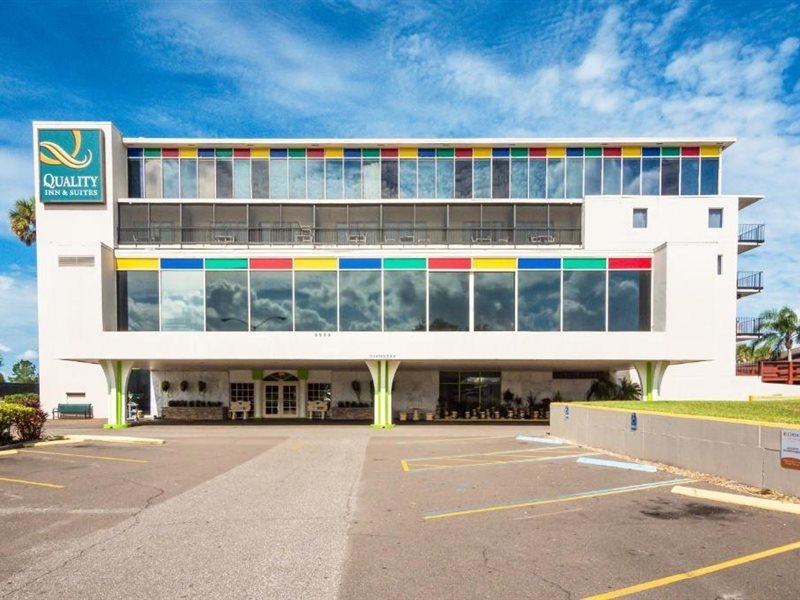 Quality Inn & Suites Conference Center Уинтър Хевън Екстериор снимка