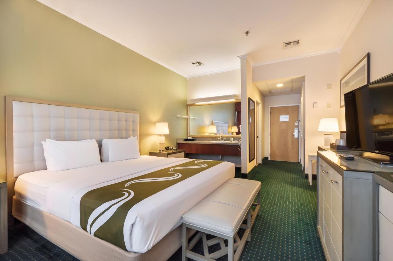 Quality Inn & Suites Conference Center Уинтър Хевън Екстериор снимка