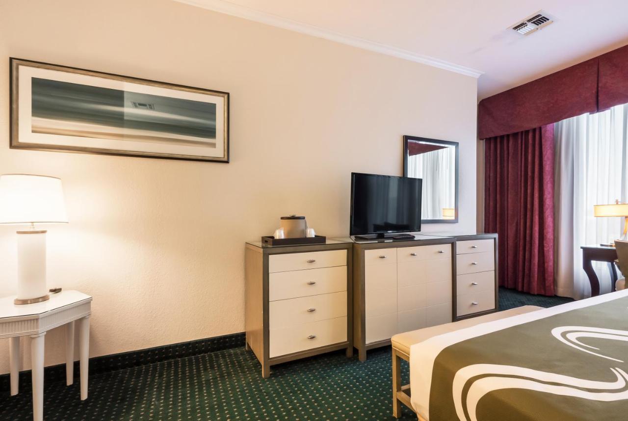 Quality Inn & Suites Conference Center Уинтър Хевън Екстериор снимка