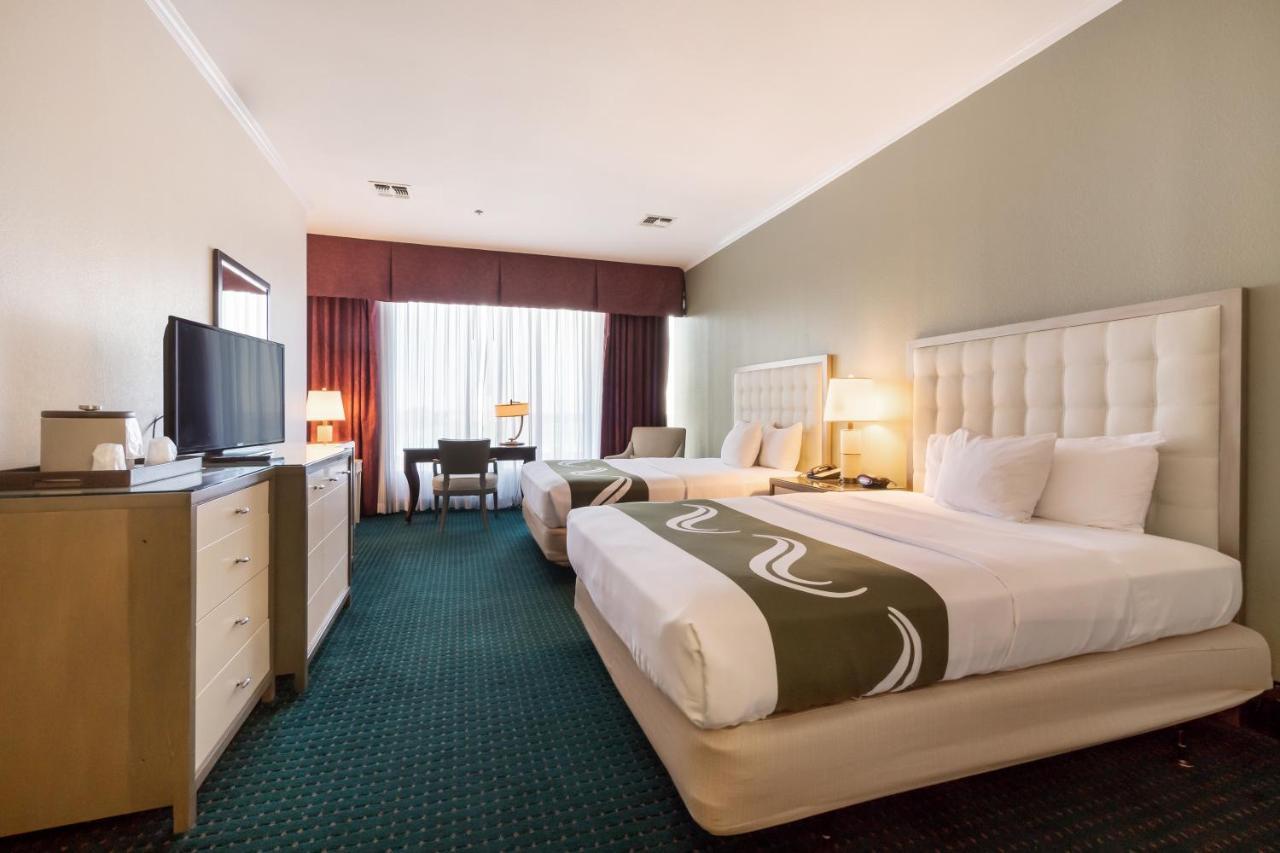 Quality Inn & Suites Conference Center Уинтър Хевън Екстериор снимка