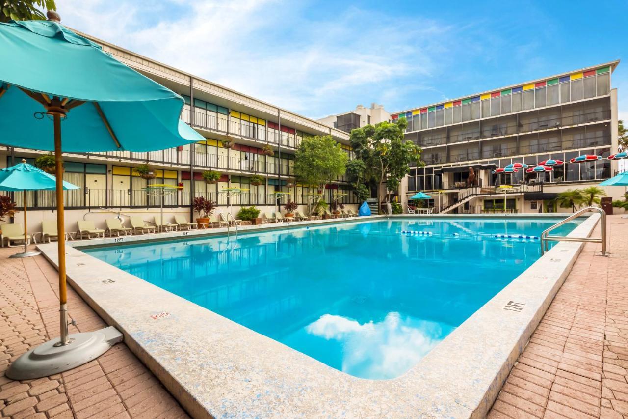 Quality Inn & Suites Conference Center Уинтър Хевън Екстериор снимка