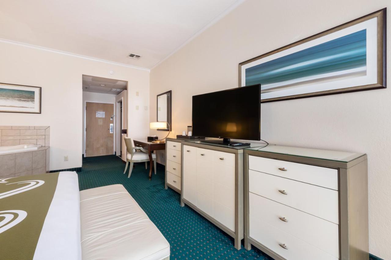 Quality Inn & Suites Conference Center Уинтър Хевън Екстериор снимка
