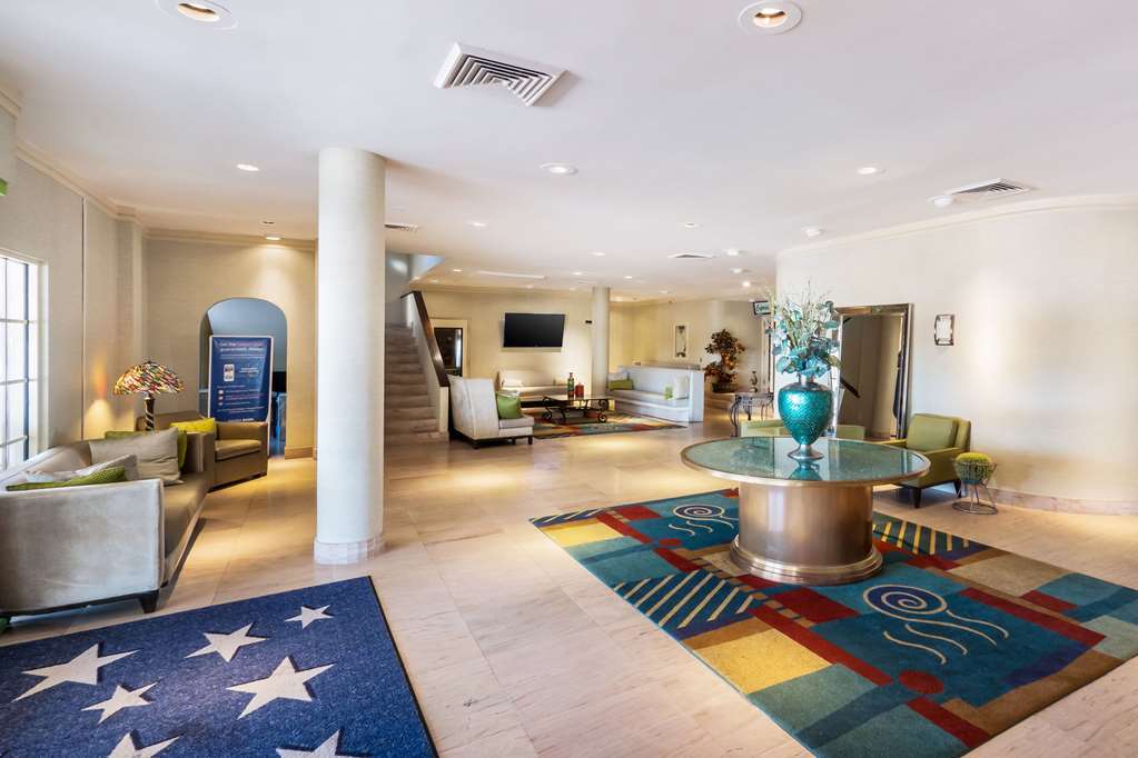 Quality Inn & Suites Conference Center Уинтър Хевън Интериор снимка