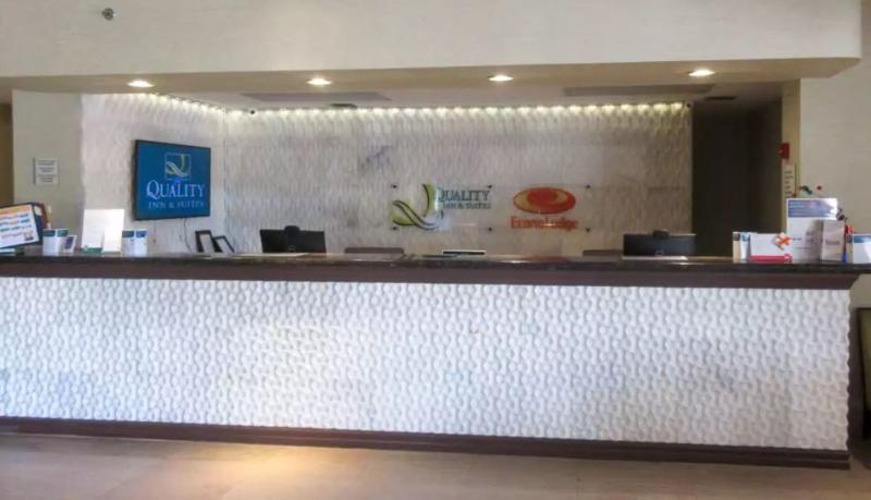 Quality Inn & Suites Conference Center Уинтър Хевън Екстериор снимка